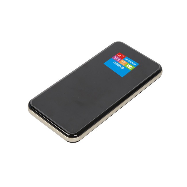 LCD displey ekrani va quvvat banki routeri